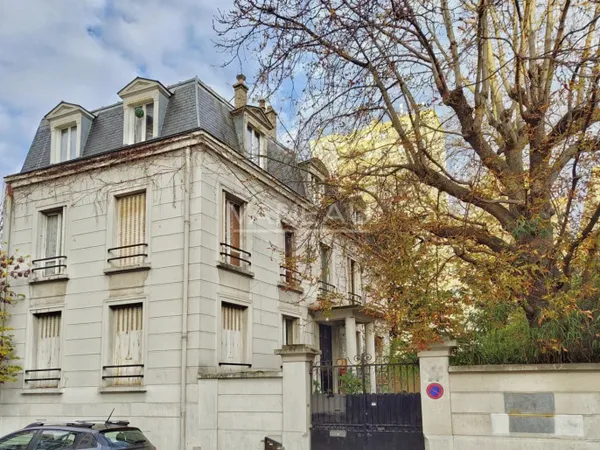 Paris XIIe - Michel Bizot - Hôtel particulier avec jardin de 280 