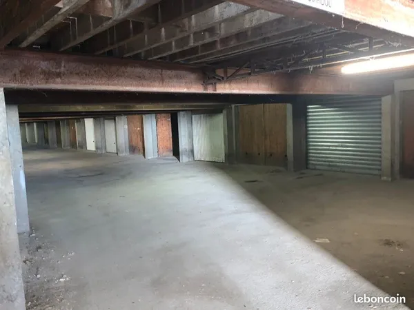Parking/box SAINT QUENTIN 