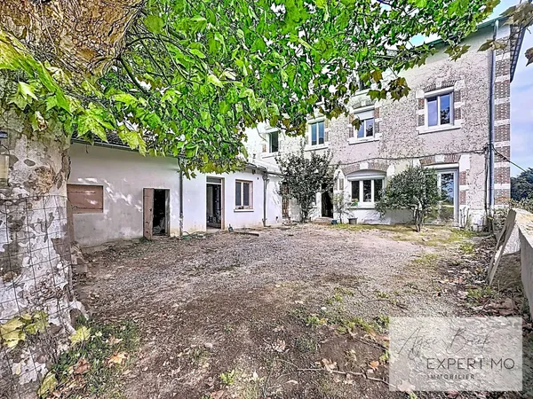 PROPRIÉTÉ DE CARACTÈRE 2 HABITATIONS + 8 718 m2 DE TERRAIN 