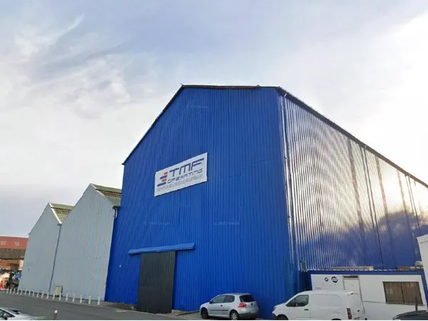 Local commercial 3000 m² 