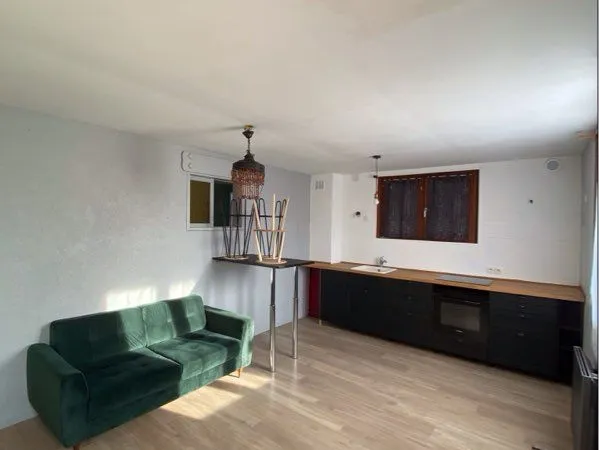 Apparemment 50m2 