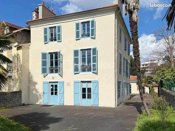 Bureau 398 m² 