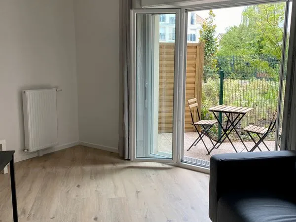 T2 meublé, 43 m2, terrasse, au calme 