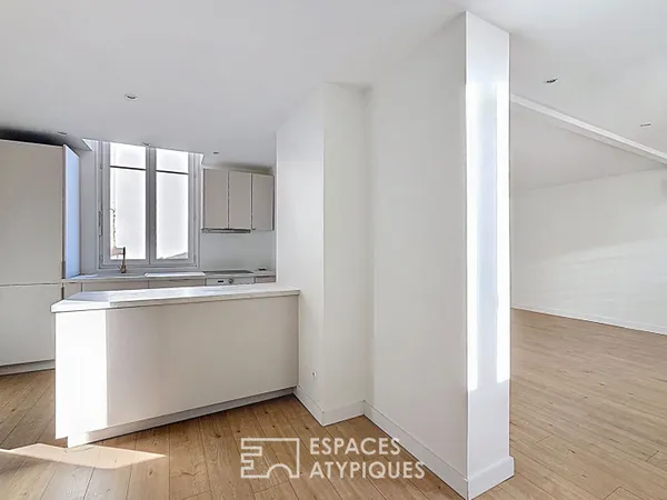 Appartement duplex rénové au dernier étage aux Chartrons 