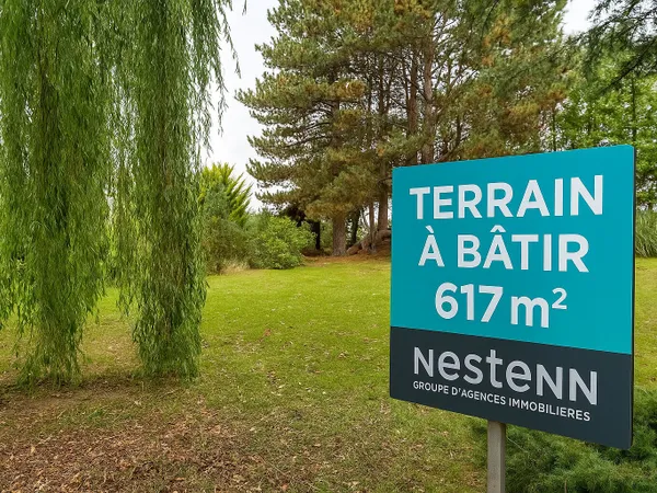 A VENDRE - TREGUEUX - Terrain constructible de 617 m²- hors lotissement - libre de constructeur 