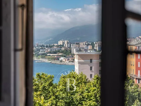 Appartement 5 pièces 150 m² 