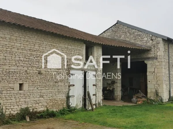 Corps de ferme maison + batiment + terrain 12330m2 
