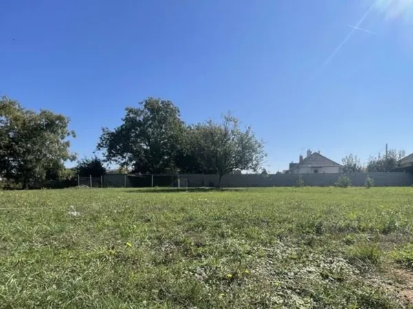 Terrain 594 m² 