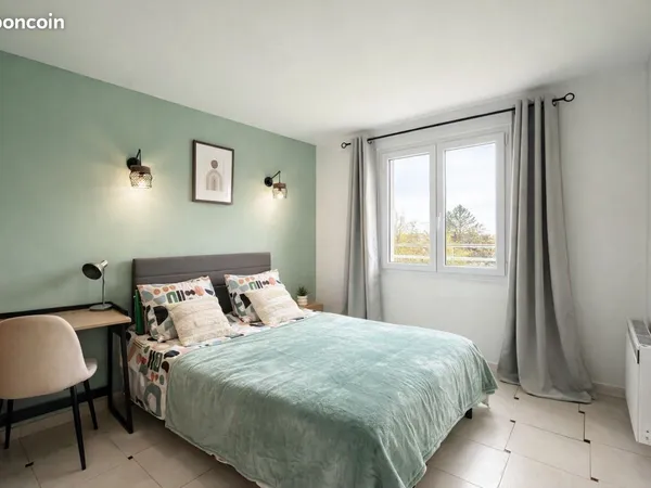 Chambre meublée élégante 