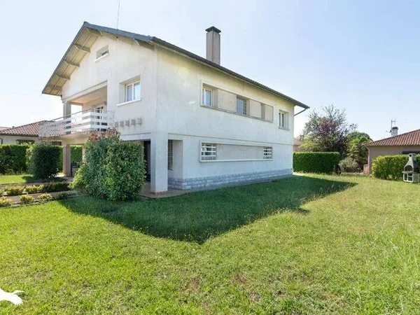 Maison 6 pièces 205 m² 