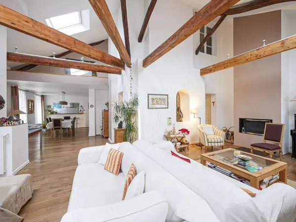 Appartement 8 pièces 245 m² 
