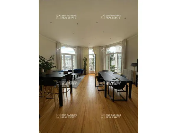 Bureaux 272 m² 
