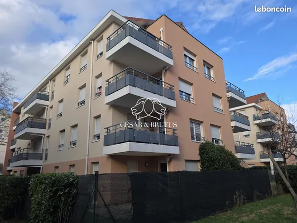 Studio 1 pièce 35 m² 