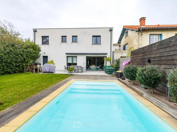 Maison 6 pièces - 158 m² - Parcelle de 332 m² 