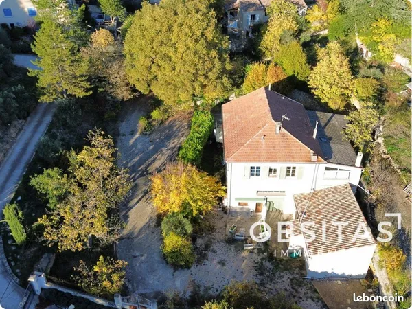 Propriété 13 pièces 263 m² 