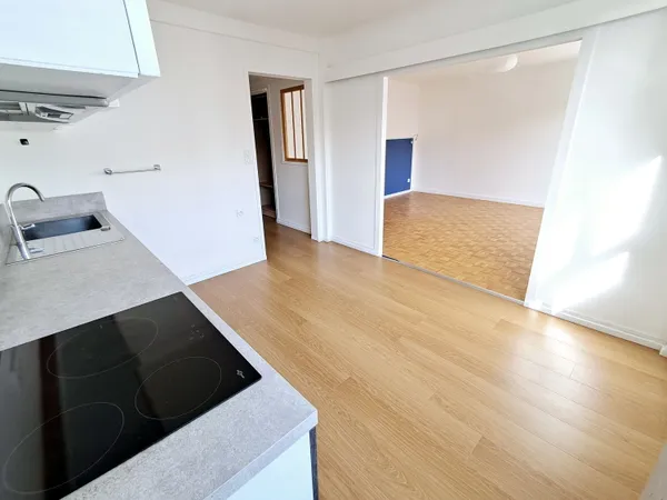 Superbe T1 bis très lumineux avec balcon, parking et cave - Nantes, quartier Procé 