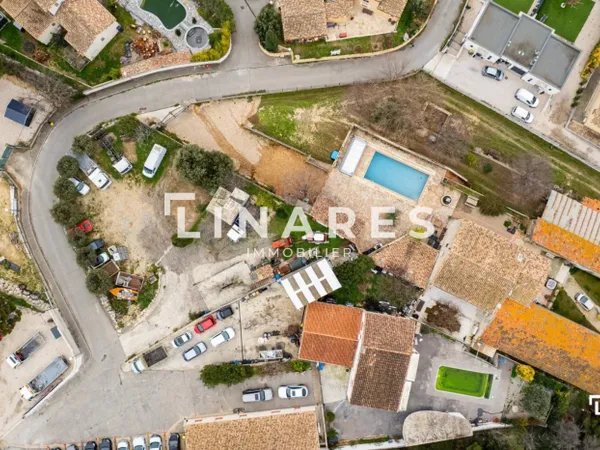 LA PARCELLE : 3 Villas + 2 Lots a bâtir + Atelier + Grange + Ru 