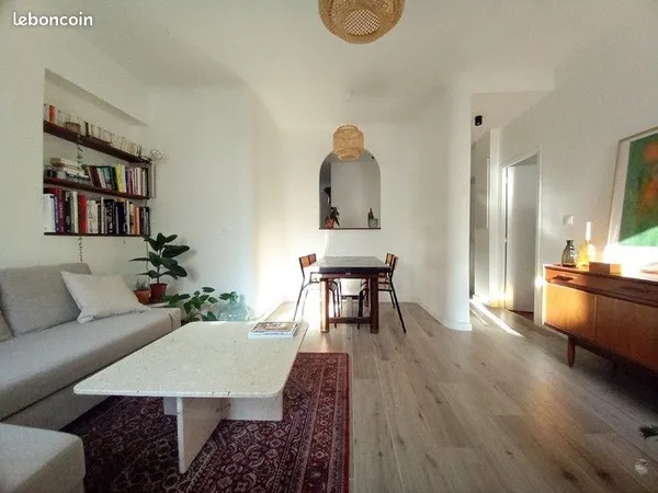 Lumineux T3 traversant, meublé, de 53 m² dans le 2ème arrondissement (quartier Joliette) 