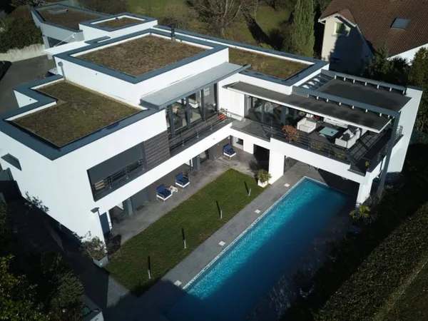 Propriété d'exception de 296 m² environ, au calme , vue sur la chaine de Belledonne.