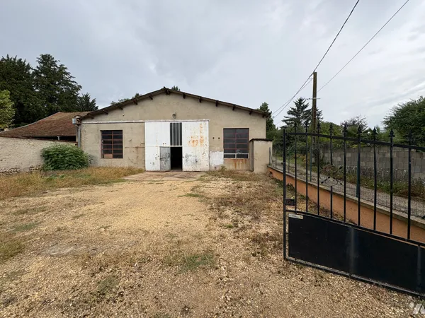 Local d'activités 200 m² 