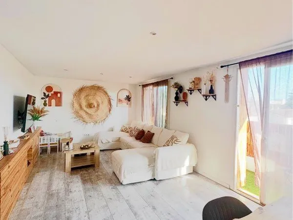 Appartement lumineux 90m avec balcons et stationnement 