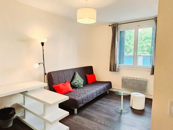 Chambre meublée. Prix tout compris 