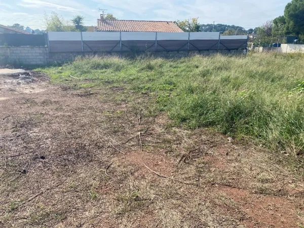 Terrain 600 m² 