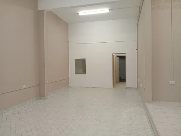 Local commercial 2 pièces 86 m² 