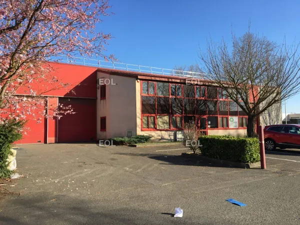 Local d'activité 380 m² 