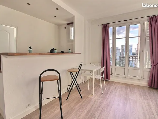 Studio lumineux avec vue dégagée - Dernier étage - Colombes centre 