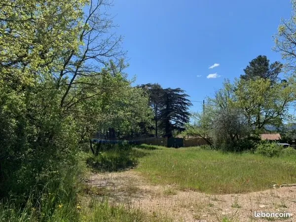 Terrain 700 m² Trets 