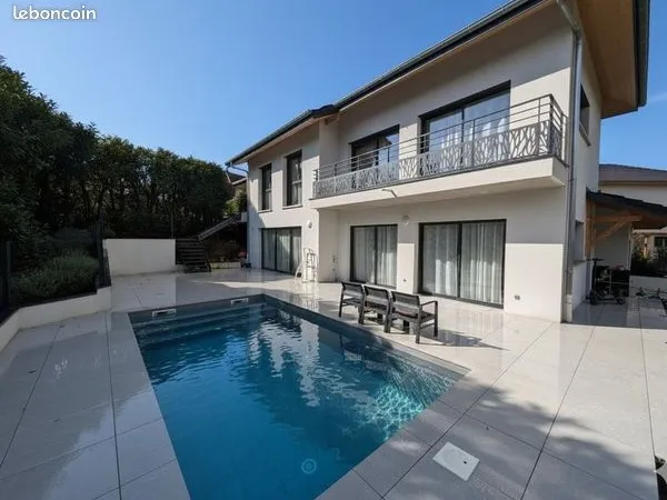 Maison 6 pièces 240 m² 
