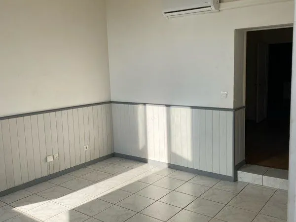 Apparemment à louer F2 