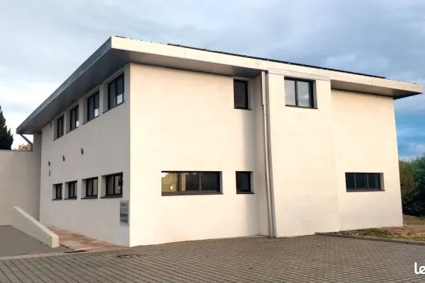 Local médical / bureaux - 150 m² plain-pied - 6 parkings - Montpellier Nord