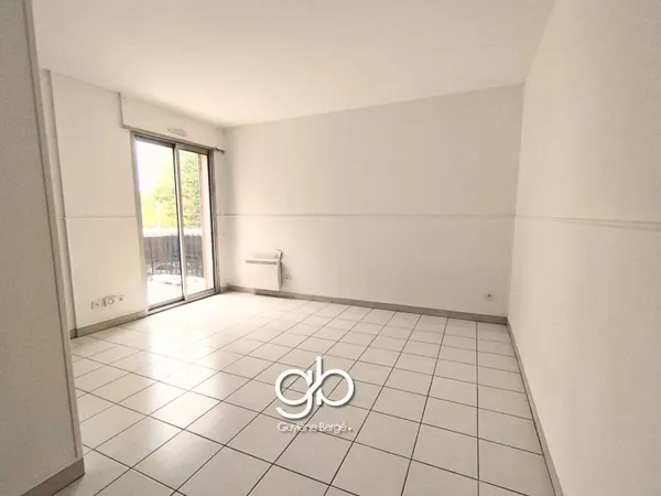 Studio 1 pièce 24 m² 