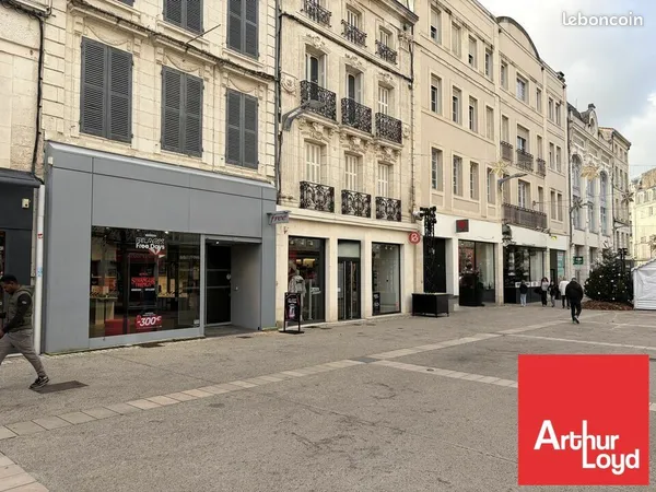 Local commercial 145 m² 
