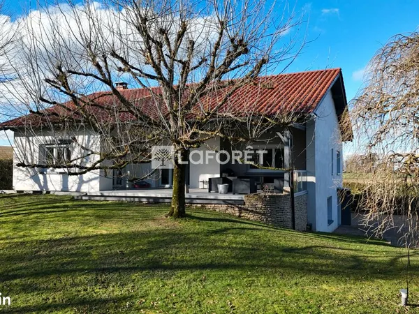 Maison 9 pièces 242 m² 