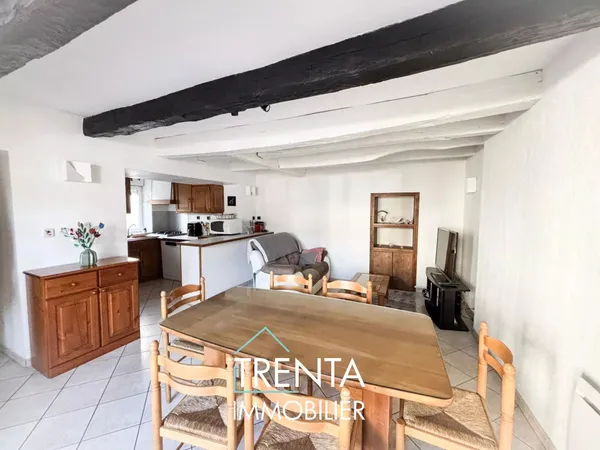 Maison de ville pleine de charme au coeur de Chirens - 78 m² avec terrasse 
