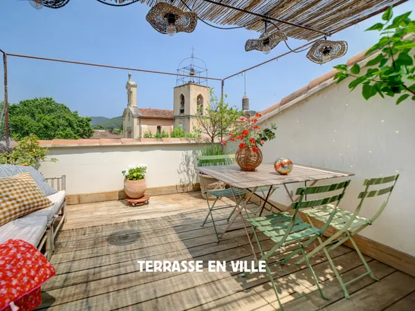 SAINT CYR SUR MER - IMMEUBLE - APPARTEMENT - TERRASSE- COMME 