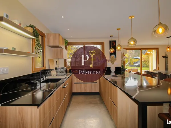 Propriété 3 pièces 216 m² 