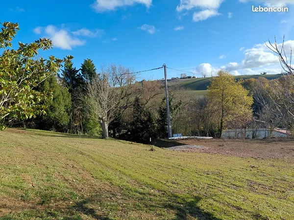 Terrain 1150 m² LAYRAC SUR TARN 