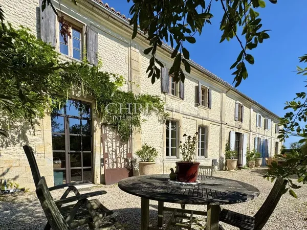 Exclusivité : Maison de Maître rénovée entre Bordeaux et Angoulême 