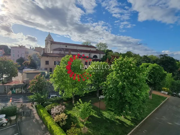 Appartement 3 P de 90 m2 avec balcon au coeur du village 