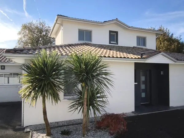 Maison 191m2 - 7 pièces au calme 