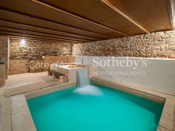Luxueuse villa de style Art-Déco à proximité de Cannes, au Canne 