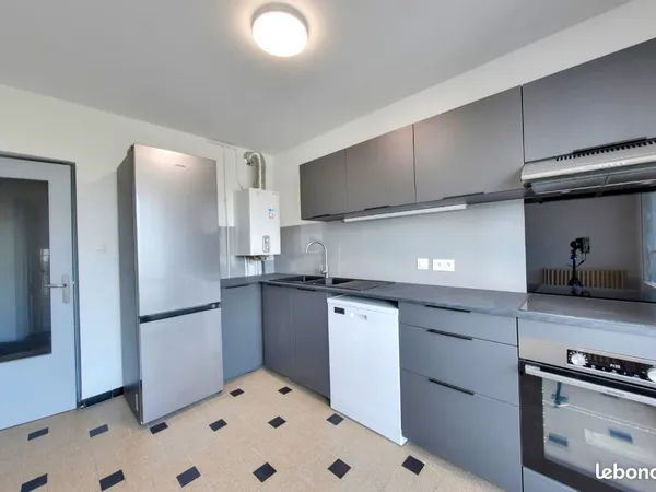 Chambre dans grand appartement 