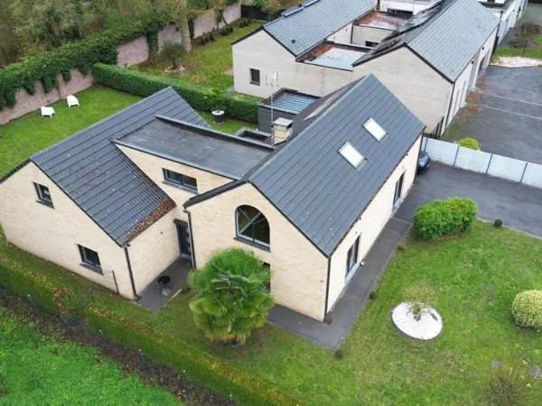 Maison 6 pièces 229 m² 