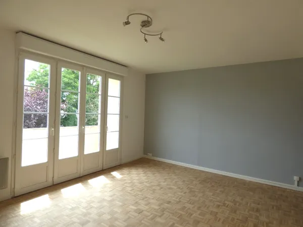 Appartement Saumur 3 chambres proche commerces et établissements scolaires 