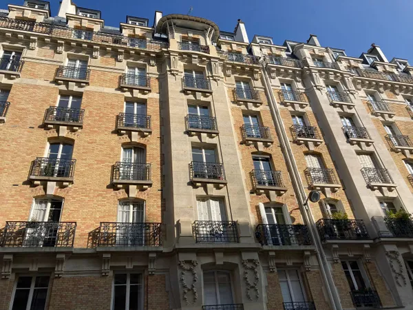 Vends 2 pièces - 1er étage - 15ème - 30,46m² loi Carrez - Boucicault/Félix Faure /Convention 