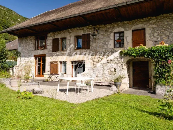 Maison 8 pièces 241 m² 